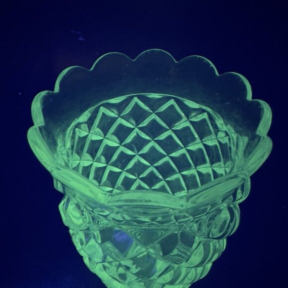 Antique Pineapple Clear Glass Vase Manganese 365nm Green UV Glow Utensil Holder - Picture 3 of 16